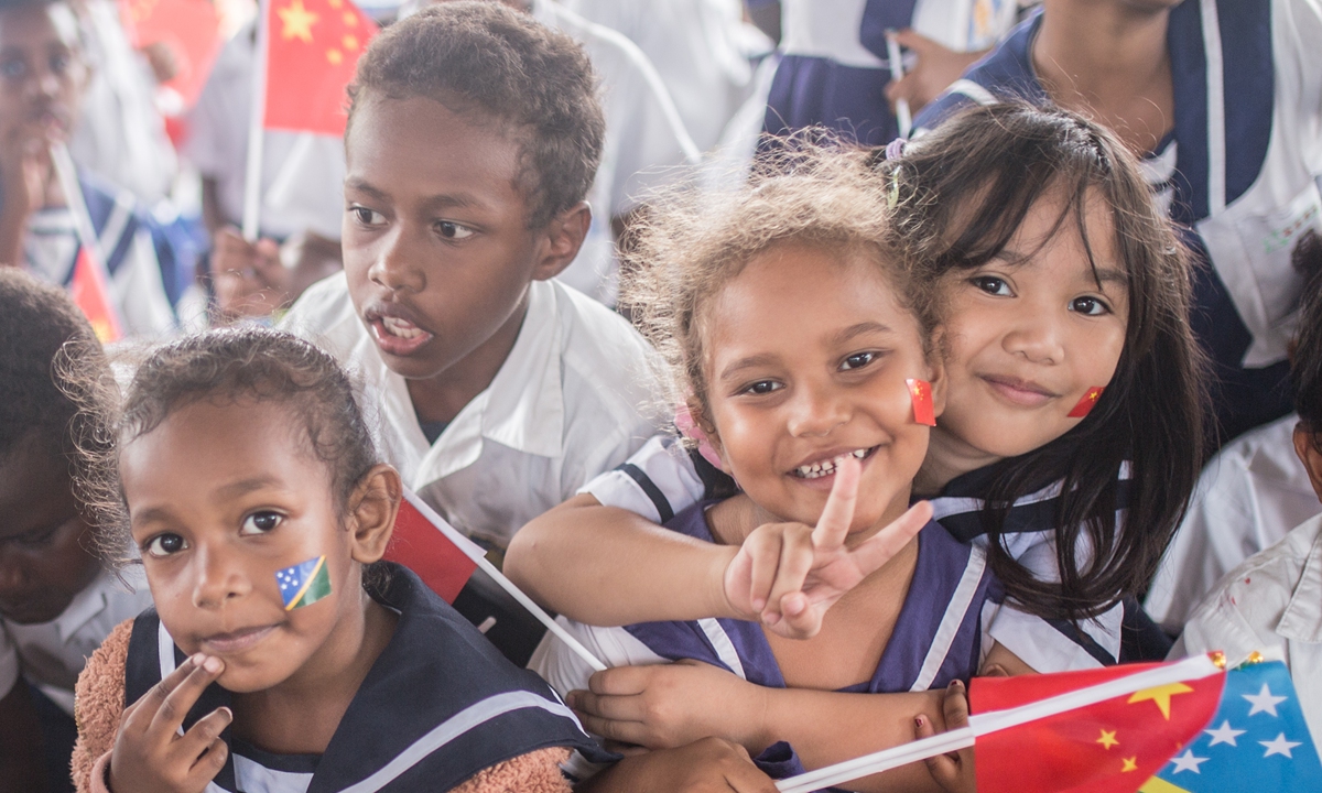 Students welcome visiting guests at the Chung Wah School in Honiara, Solomon Islands on August 22, 2023. Photo: Shan Jie/GT
