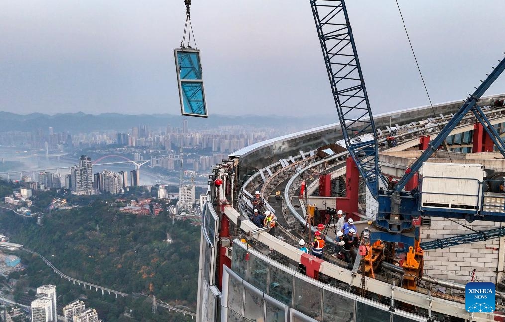An aerial drone photo taken on April 9, 2025 shows the construction of facade curtain wall at the international land-sea center in southwest China's Chongqing Municipality. The construction of facade curtain wall of the international land-sea center, the tallest building under construction in Chongqing, was officially completed on Wednesday. Located in Yuzhong District, the 458-meter-high skyscraper has a curtain wall area of about 100,000 square meters, and more than 18,000 glass plates are used. (Photo: Xinhua)